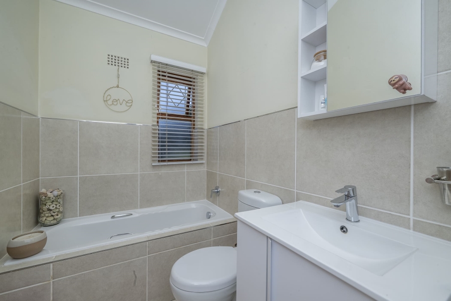 3 Bedroom Property for Sale in La Rochelle Western Cape